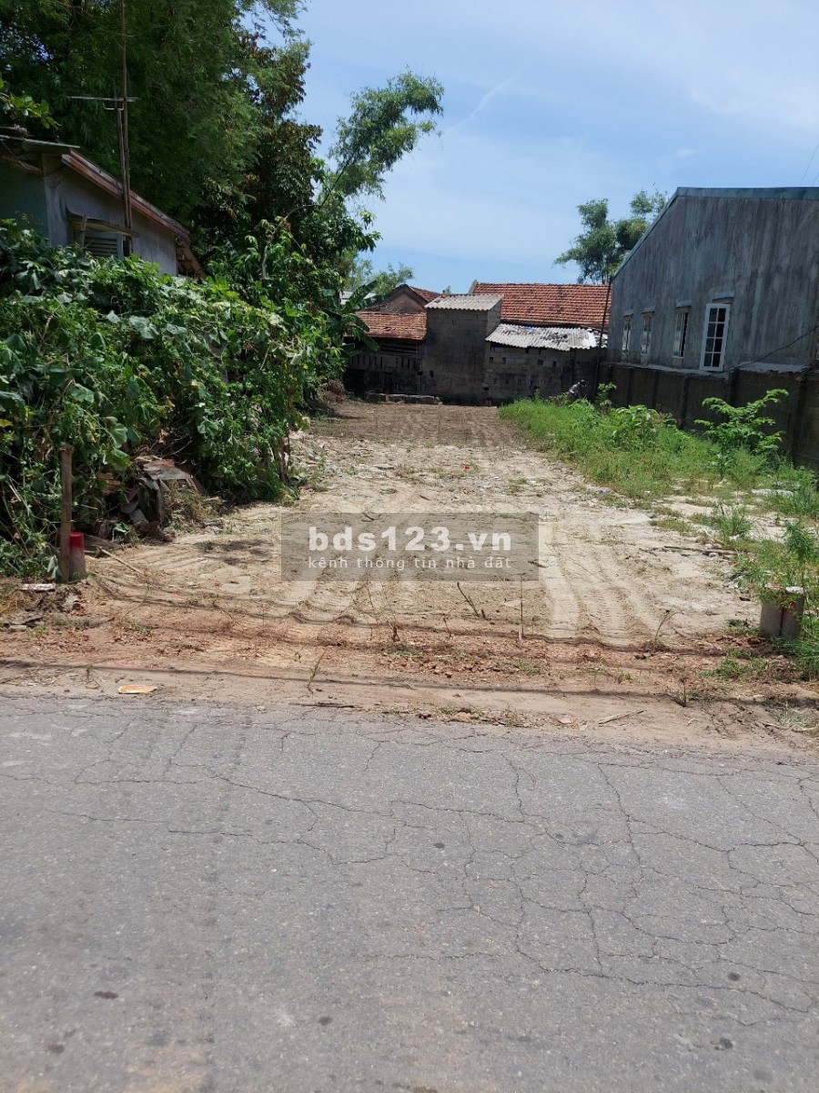 Chủ  cần tiền nên cần bán gấp lô đất mặt tiền Trần Hoàn, phù hợp kinh doanh