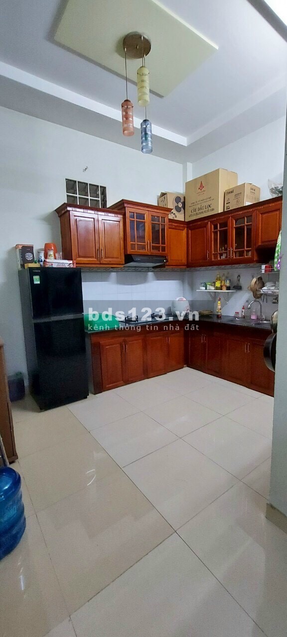Nhà diện tích vị trí giá 3.1 tỷ tiện ích đủ, kết cấu 1 trệt, 1 lầu đúc kiên cố,lhcc