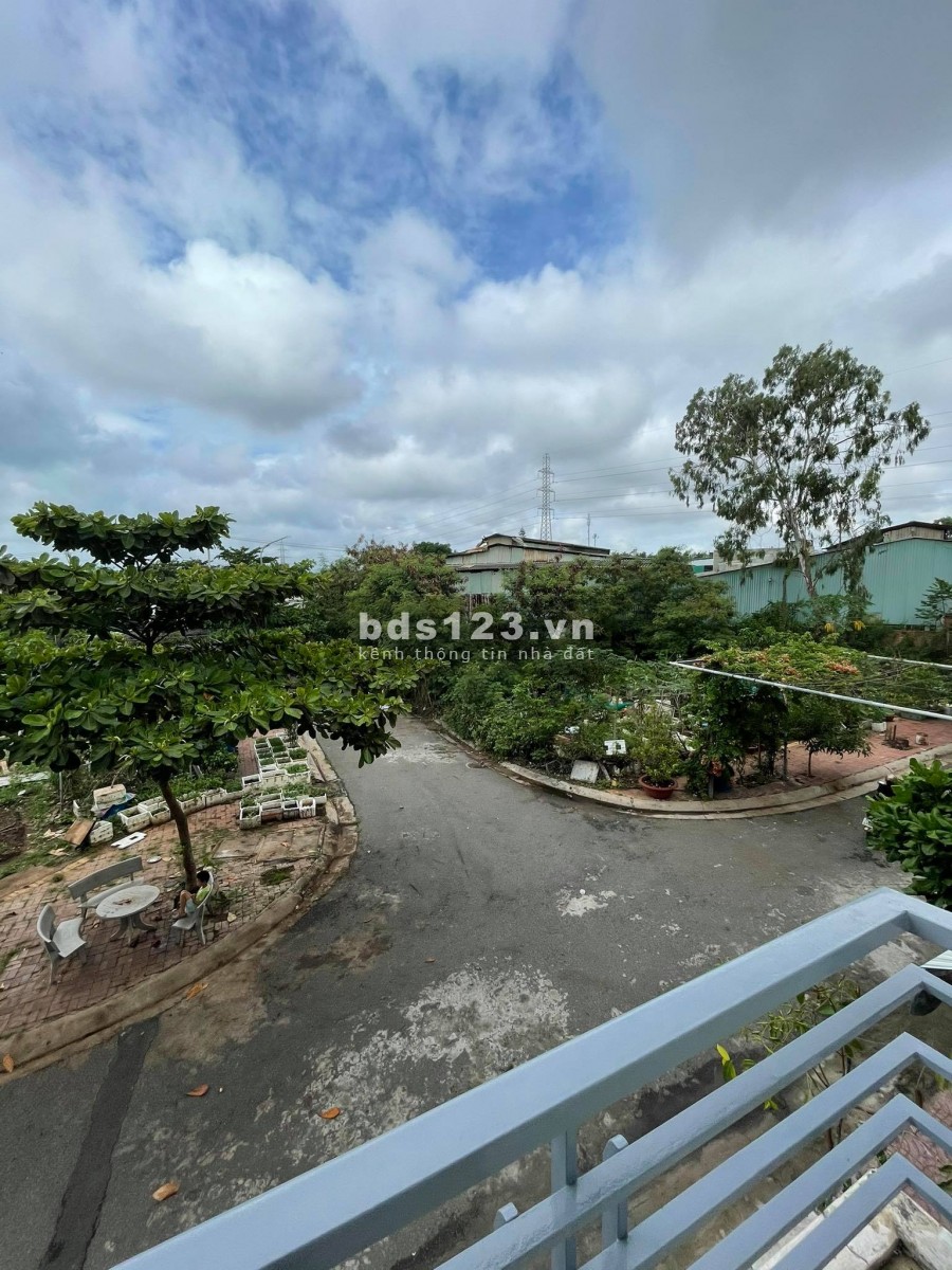 Cho thuê nhà 100m2 khu biệt thự Đồi 2 Bình Giã, giá 110 triệu/tháng, 2 lầu, 1 trệt, còn mới