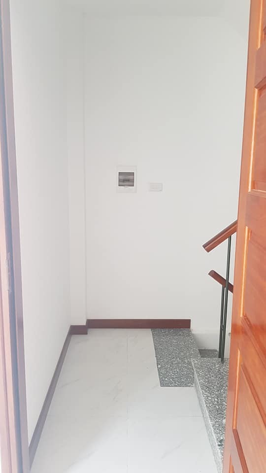 Bán nhà Võ Chí Công, nhà mới đẹp, 34m2 x 5 tầng, gần phố, nhỉnh 3 tỷ