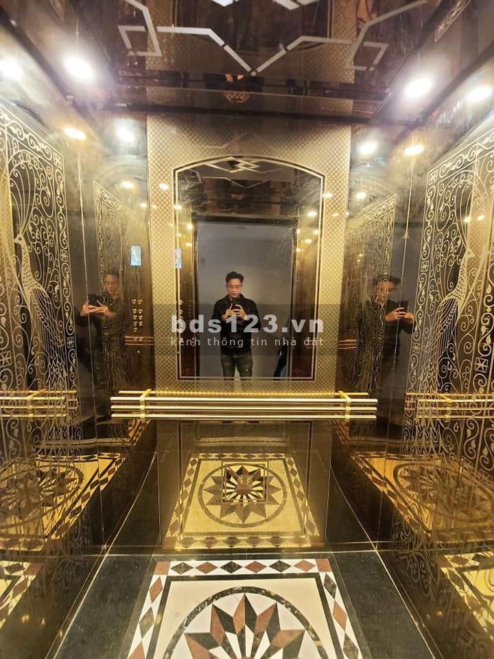 BÁN Nhà Tây Hồ Lạc Long Quân 7tầng 13tỷ850 VIEW TRỌN HỒ TÂY.