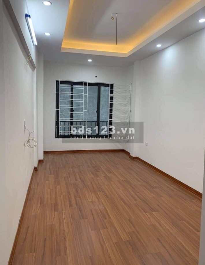 Giảm giá sập sàn mùa covid, nhà Ngọc Thụy, ô tô đỗ cửa 35 m2 x 5 tầng, giá chỉ 3 tỷ