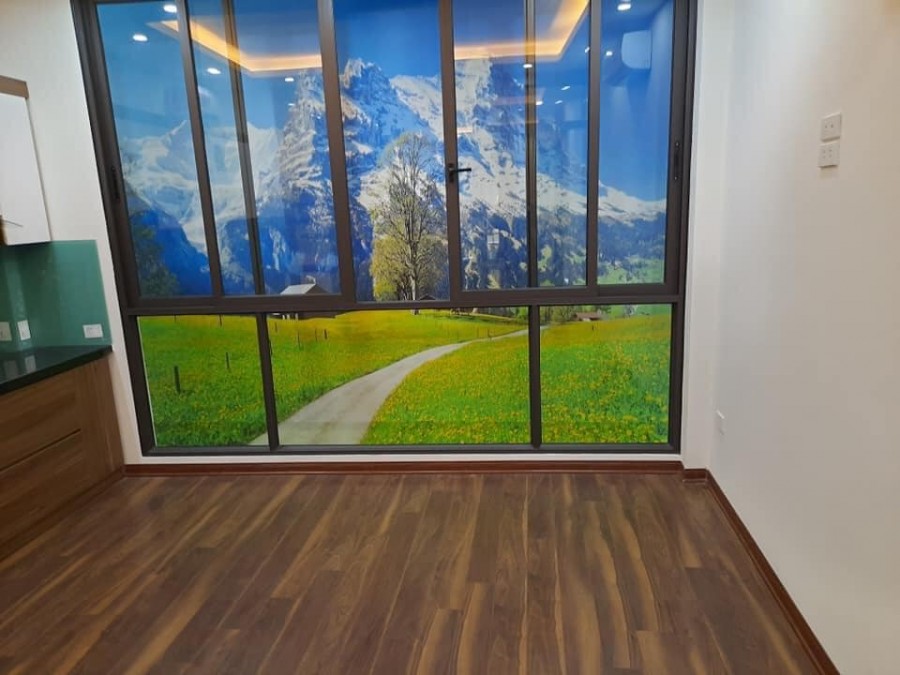Hoàng Quốc Việt, DT 50m2 x 5T, MT 4.3m, 8.8 tỷ. Ô tô vào nhà, Ở và KD đẹp.