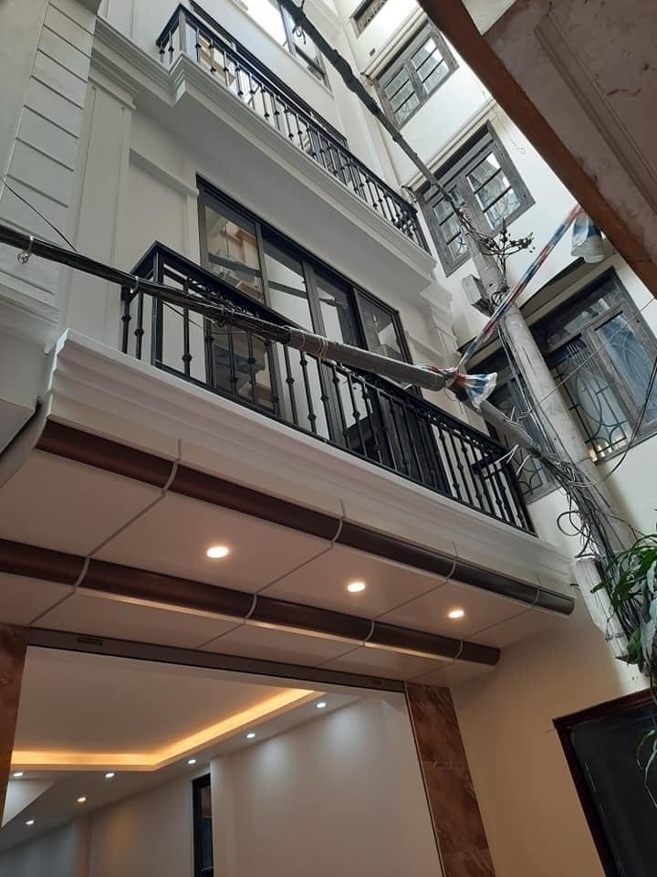 Hoàng Quốc Việt, DT 50m2 x 5T, MT 4.3m, 8.8 tỷ. Ô tô vào nhà, Ở và KD đẹp.