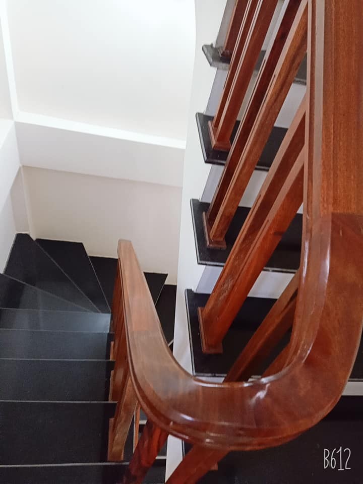 Bán gấp nhà đường Láng, 200m ra Ngã Tư Sở, ngõ xe ba gác chạy. Diện tích 36m2, 5 tầng, mặt tiền 4m.