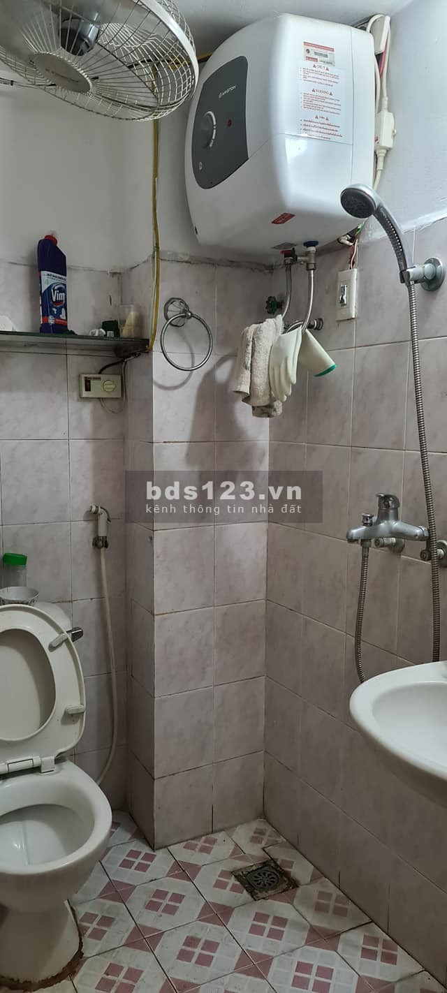 Nhà đẹp Lạc Long Quân, dt 32m2, ô tô đổ cửa, 2 mặt thoáng trước sau, giá 3.95 tỷ