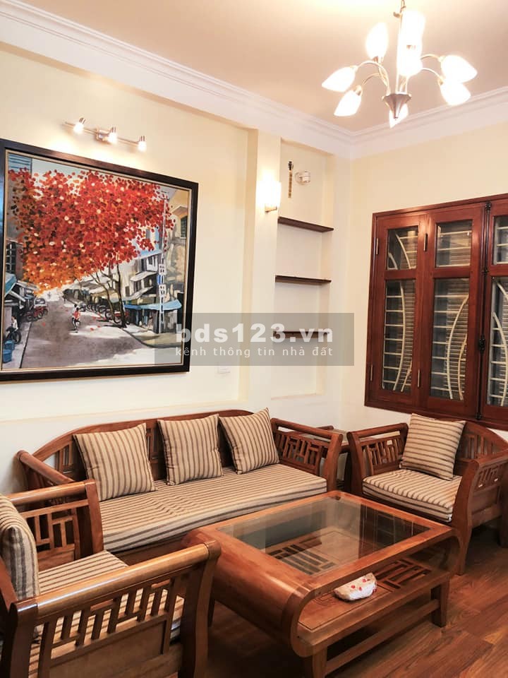 Ô tô đỗ cửa nhà đẹp dân xây kiên cố chắc chắn , 50m 4 tầng mặt tiên 4m 5 tỷ 2 phố Tư Đình