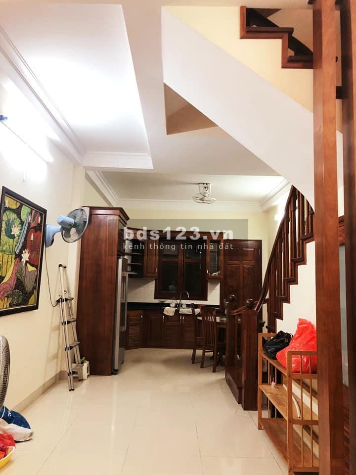 Ô tô đỗ cửa nhà đẹp dân xây kiên cố chắc chắn , 50m 4 tầng mặt tiên 4m 5 tỷ 2 phố Tư Đình