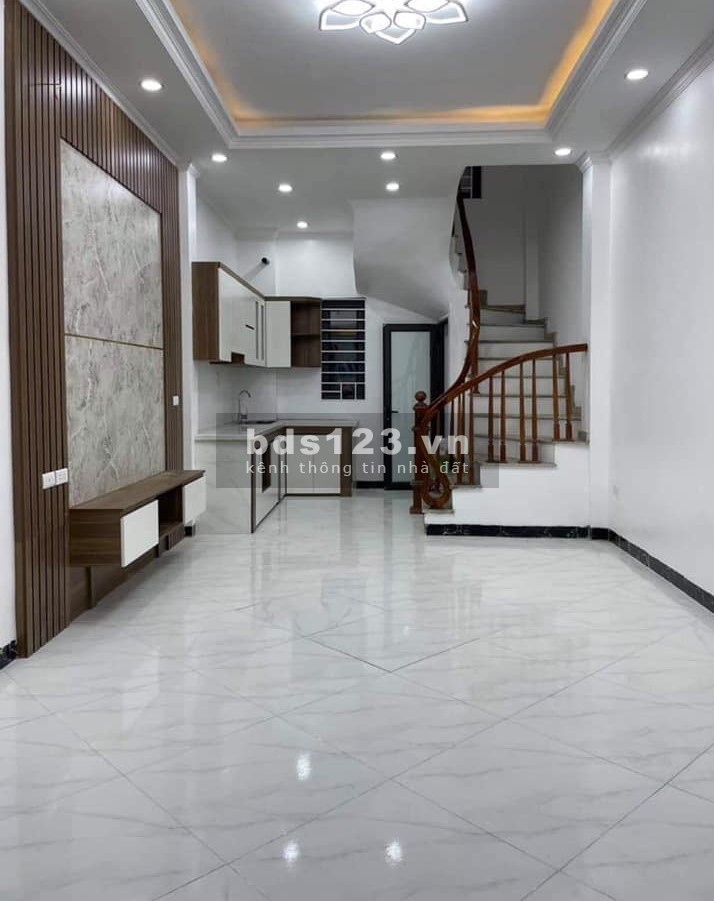 Giảm giá sập sàn mùa covid, nhà Ngọc Thụy, ô tô đỗ cửa 35 m2 x 5 tầng, giá chỉ 3 tỷ
