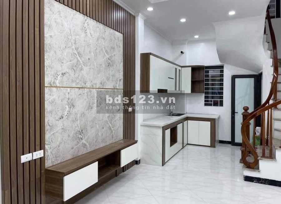 Giảm giá sập sàn mùa covid, nhà Ngọc Thụy, ô tô đỗ cửa 35 m2 x 5 tầng, giá chỉ 3 tỷ