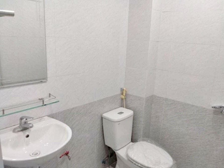 Cần bán Nhà Phan Đình Giót, diện tích gần 50m, ô tô đỗ, sổ đỏ chính chủ, chỉ hơn 5 tỷ.