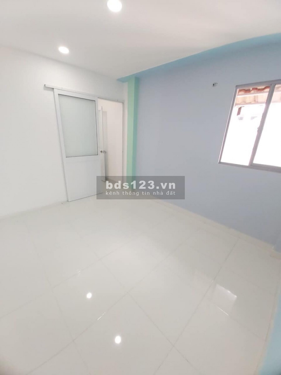 Nhà mới tiện ích, hẻm 3m, 37,4m2, gần MT Nguyễn Thần Hiến, Quận 4, lh 0989149953