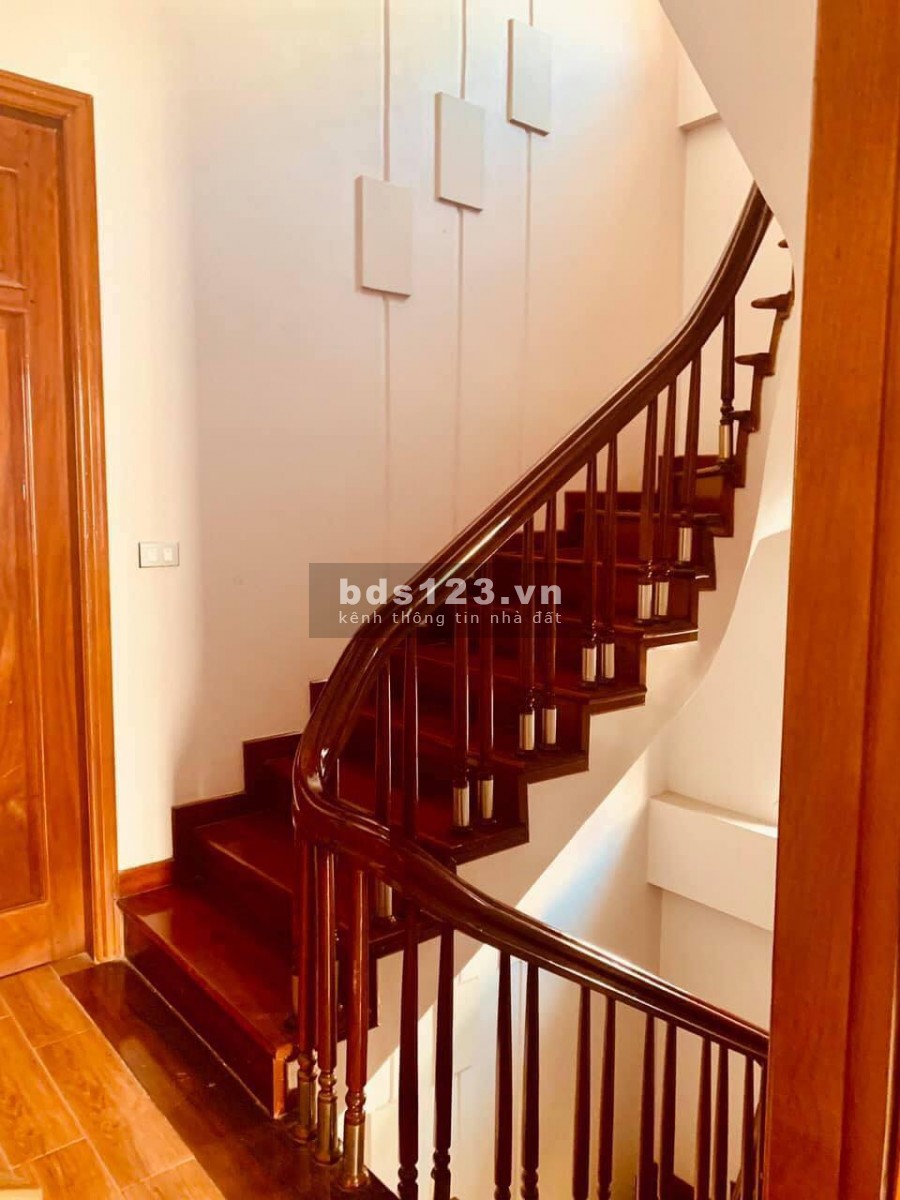Nhà phân lô, oto tránh ngõ 269 Lạc Long Quân, DT 52m2 6 tầng giá bán chỉ 11 tỷ