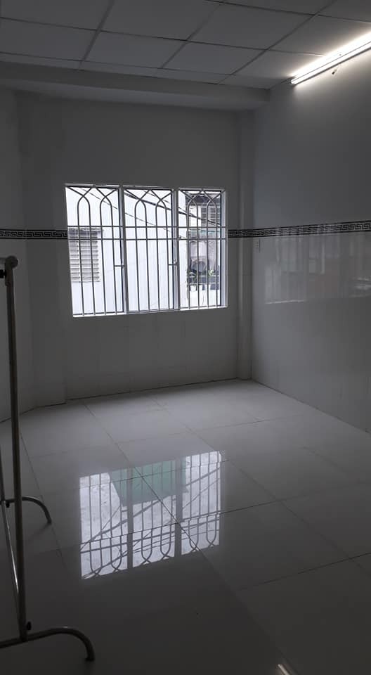 Bán nhà nguyên căn xoay tiền kinh doanh, Quận Bình Tân, dt 24m2, 2 tầng, giá 2.1 tỷ