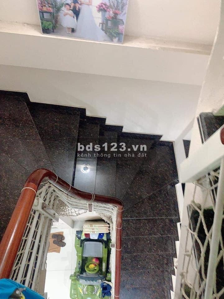 Bán gấp nhà 4 tầng dt 60m2, giá cả thương lượng tặng full nội thất, lh 0378876786