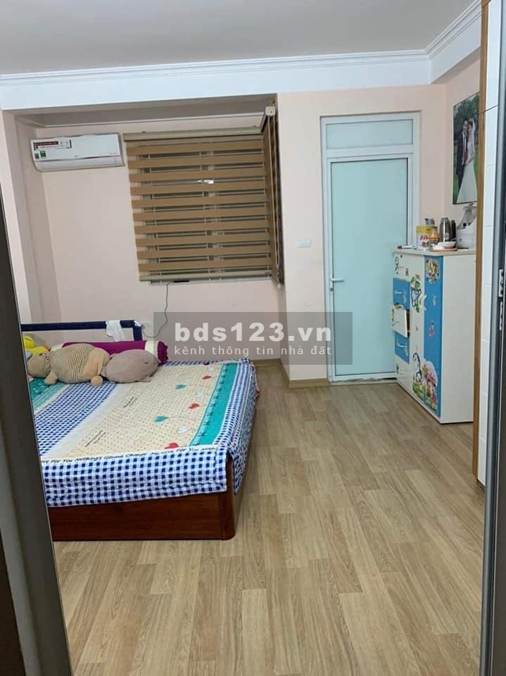 Bán gấp nhà 4 tầng dt 60m2, giá cả thương lượng tặng full nội thất, lh 0378876786