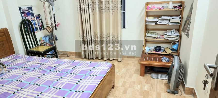 Bán nhà nguyên căn Tây Hồ Lạc Long Quân ô tô vào nhà giá 5.6 tỷ phân lô