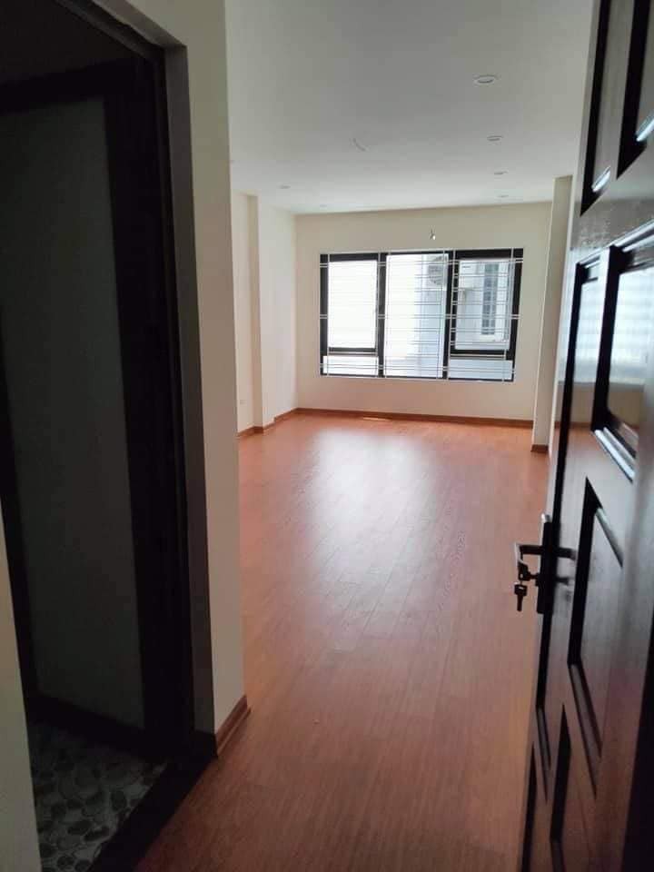 Căn Hiếm Tây Hồ, 5 tầng, Mặt tiền 4.5m, giá bán nhỉnh 3 tỷ, ô tô đỗ cửa, an ninh tốt
