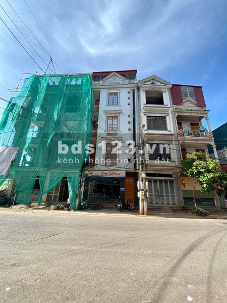 Bán nhà mặt tiền tại số 11 đường CMT 8 tổ 6 phường Tô Hiệu, Tp Sơn La, diện tích căn nhà: 81m2