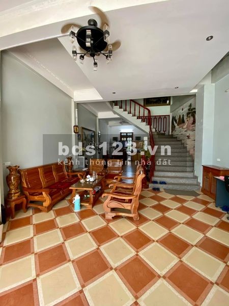 Bán nhà mặt tiền tại số 11 đường CMT 8 tổ 6 phường Tô Hiệu, Tp Sơn La, diện tích căn nhà: 81m2