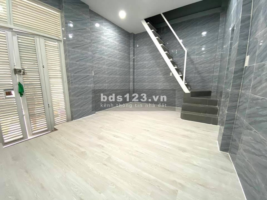 Nhà nhỏ giá rẻ, 35m2, 2 tầng, Trần Quang Khải, phường Tân Định, Quận 1. Chỉ 3.2 tỷ