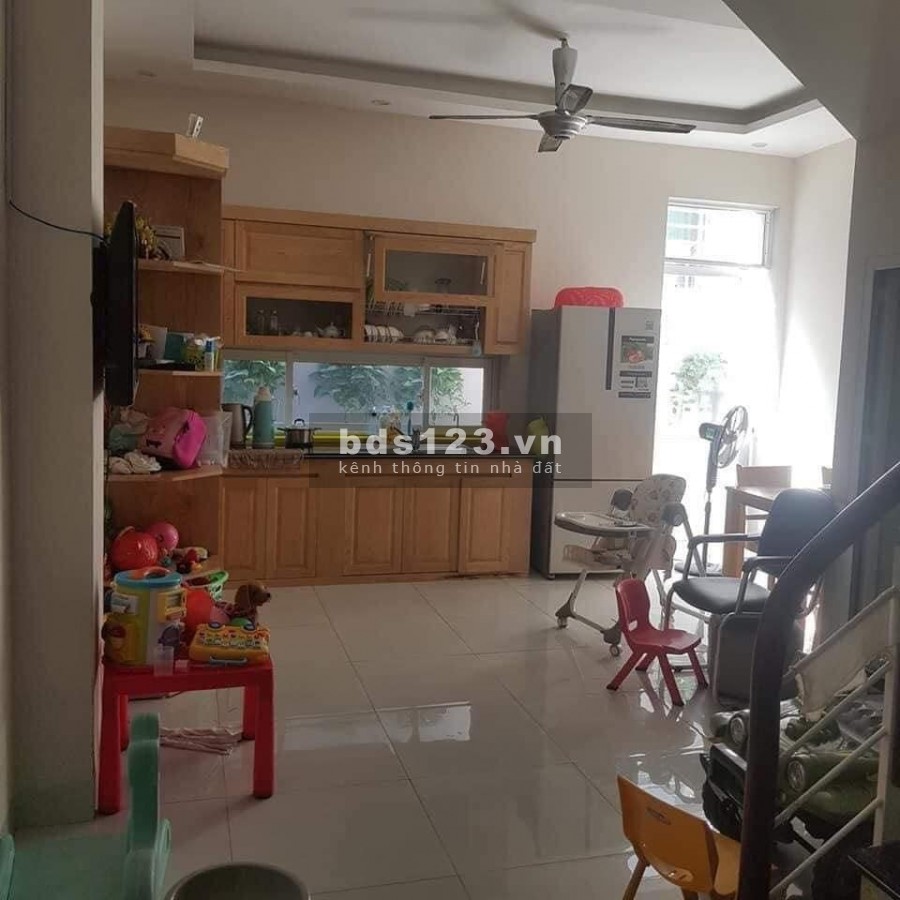 Bán gấp nhà 4 tầng dt 60m2, giá cả thương lượng tặng full nội thất, lh 0378876786