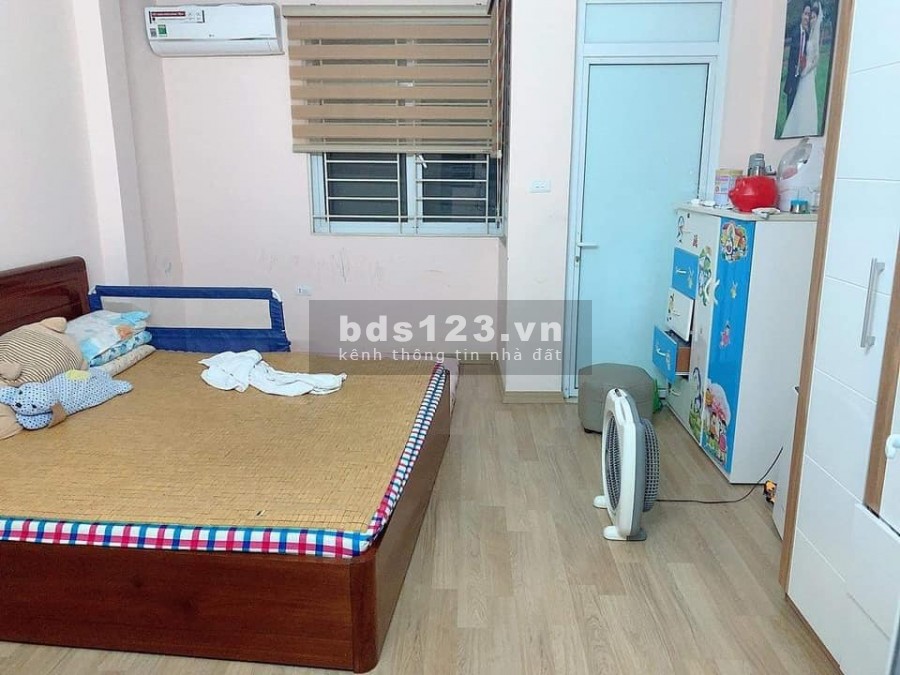 Bán gấp nhà 4 tầng dt 60m2, giá cả thương lượng tặng full nội thất, lh 0378876786