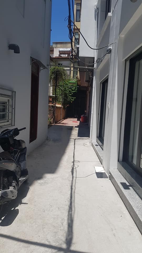 Bán nhà Võ Chí Công, nhà mới đẹp, 34m2 x 5 tầng, gần phố, nhỉnh 3 tỷ