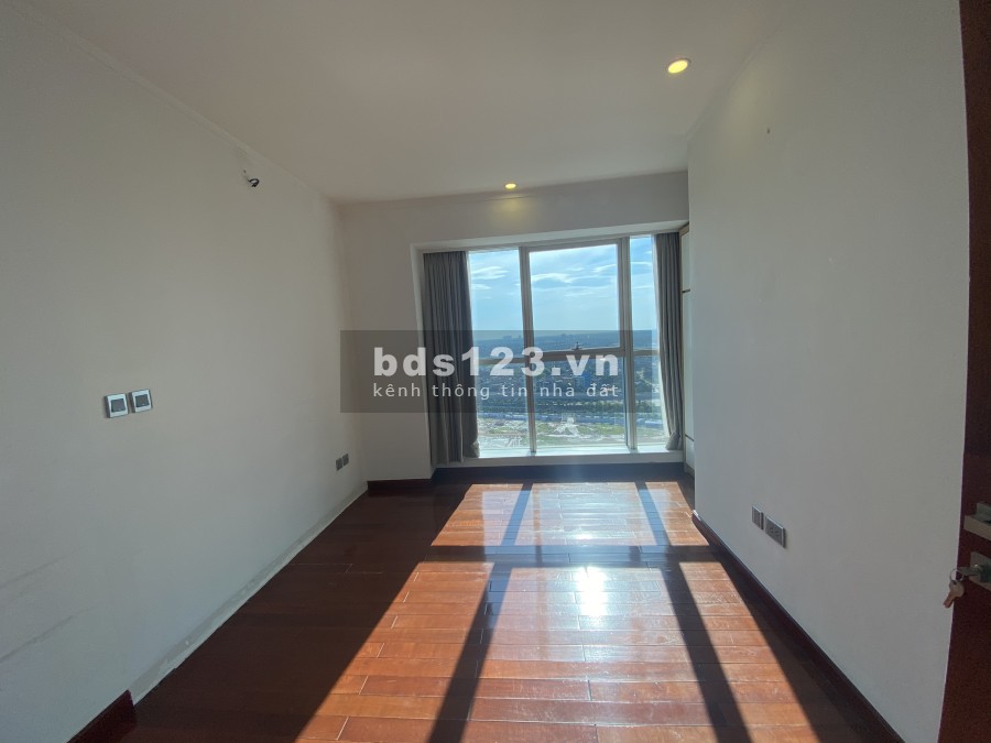 Bán căn hộ L1 Ciputra, 114m2, 3 phòng ngủ, ban công Tây Nam, tầng cao view cực thoáng.