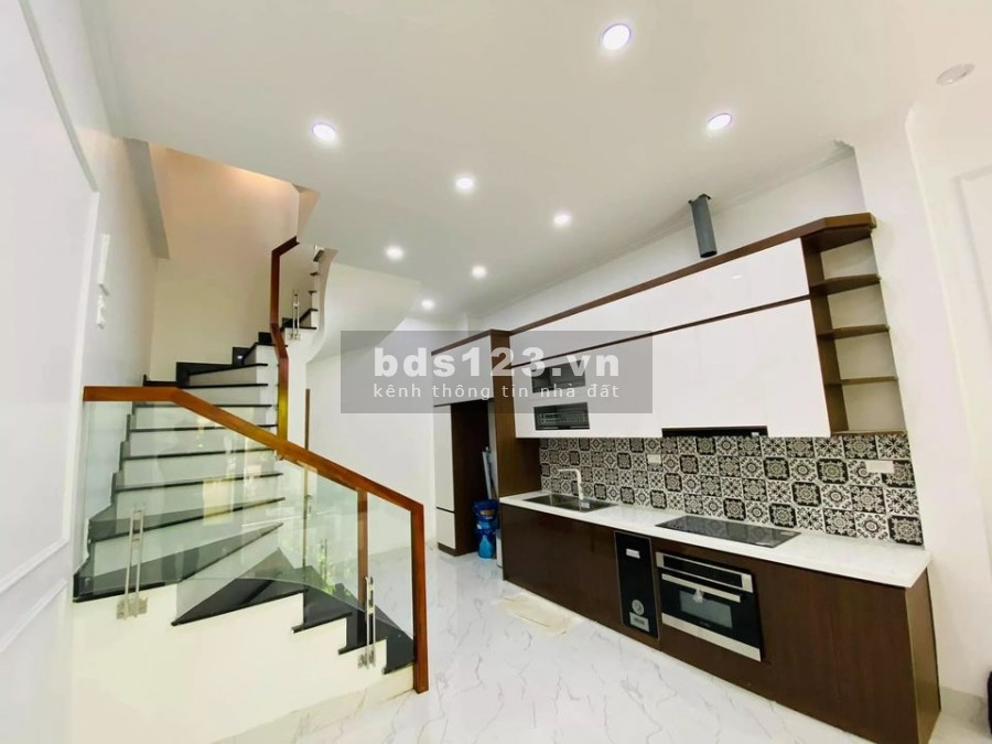 Bán nhà mặt ngõ Thái Thịnh 50m ra phố, có sân để xe riêng dt 55m2 x 4 tầng. Giá nhỉnh 6 tỷ