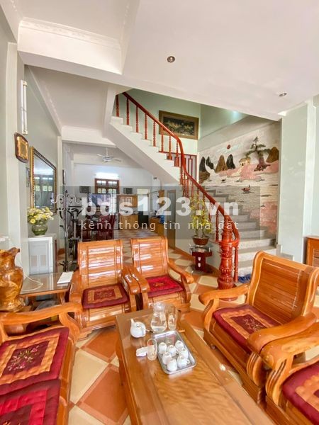 Bán nhà mặt tiền tại số 11 đường CMT 8 tổ 6 phường Tô Hiệu, Tp Sơn La, diện tích căn nhà: 81m2