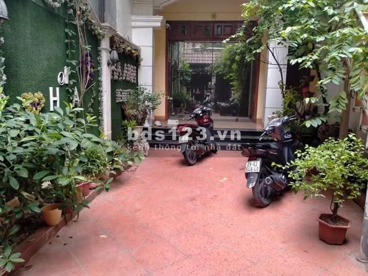 Cần bán nhà Khâm Thiên Đống Đa, dt 150m2, ô tô vào nhà, kinh doanh siêu đỉnh