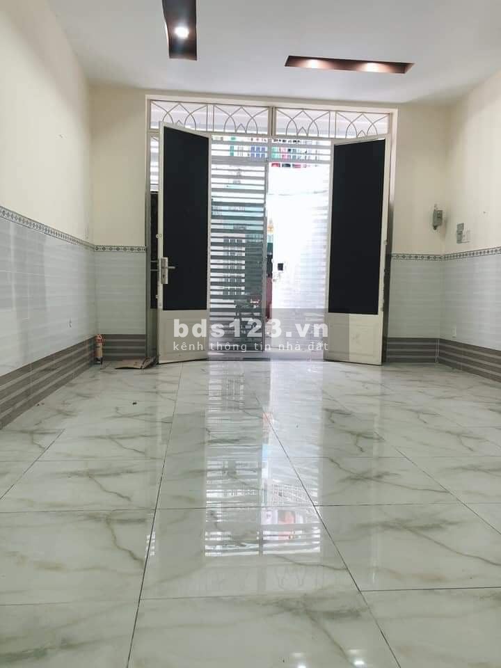 Bán gấp nhà HXH gần mặt tiền Phú Thọ Hoà Tân Phú 35m2 ( 3.5x10m ) 3tỷ9TL