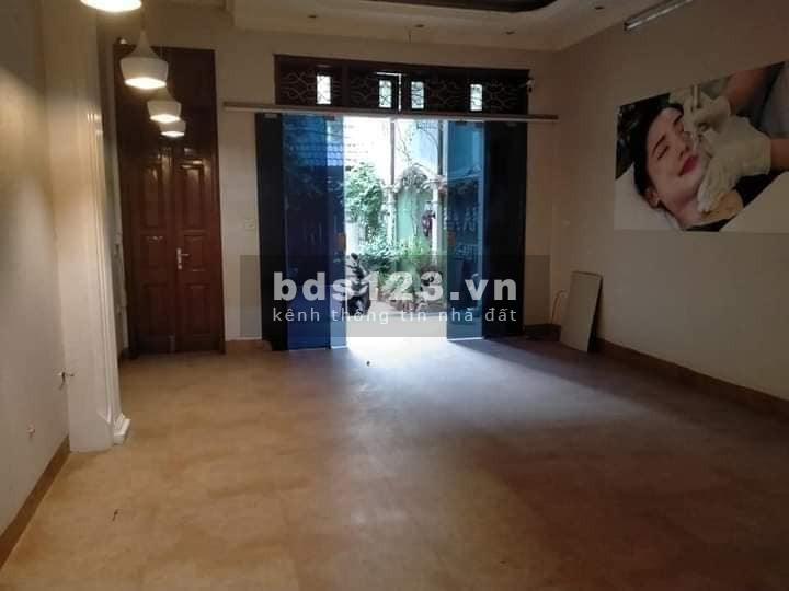 Cần bán nhà Khâm Thiên Đống Đa, dt 150m2, ô tô vào nhà, kinh doanh siêu đỉnh
