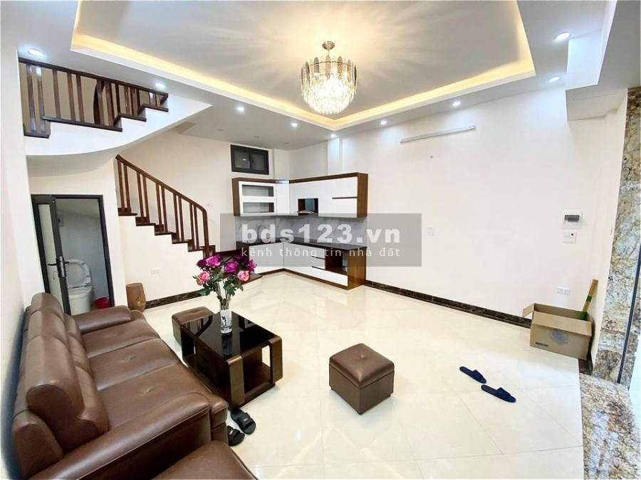 Cực phẩm Hoàng Quốc Việt 5 tâng, dt 65m2, 5 ngủ ngõ thông thoáng, giá chỉ 7.2 tỷ
