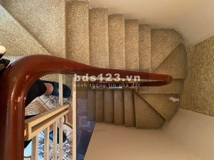 Bán nhà Xuân Thuỷ, Quận Cầu Giấy, dt 30m2, 5 tầng cách ô tô 40m2, giá chỉ 3.5 tỉ