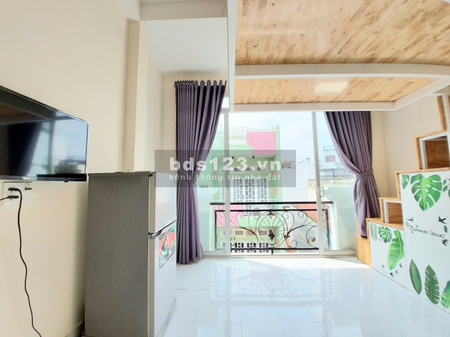 Căn hộ ban công, gác lửng còn mới nguyên gần cầu Lê Văn. Sỹ, giá 5.2 triệu/tháng