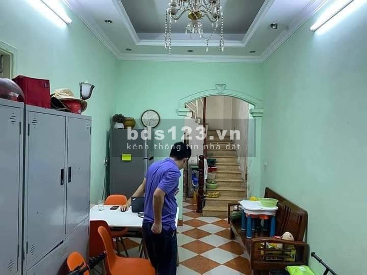 Bán nhà Xuân Thuỷ, Quận Cầu Giấy, dt 30m2, 5 tầng cách ô tô 40m2, giá chỉ 3.5 tỉ