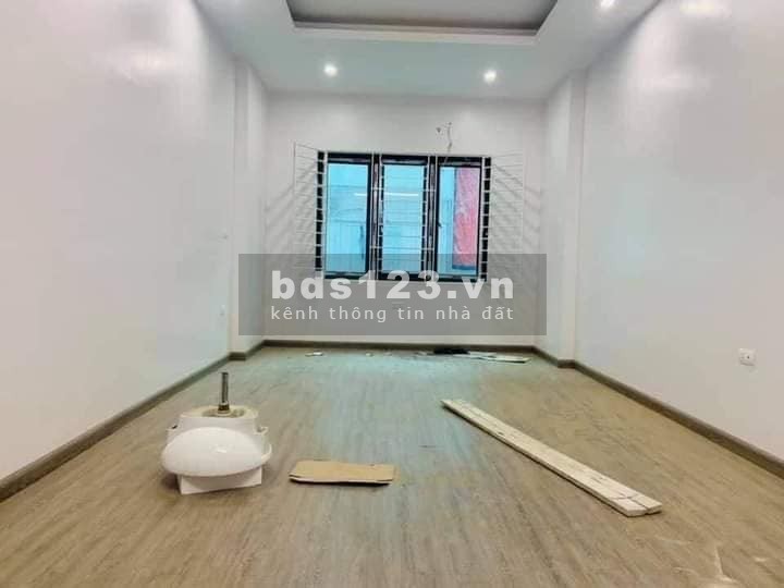 Bán nhà nguyên căn mới Trần Thái Tông, dt 35m2, 5 tầng, giá chỉ 4.7 tỷ