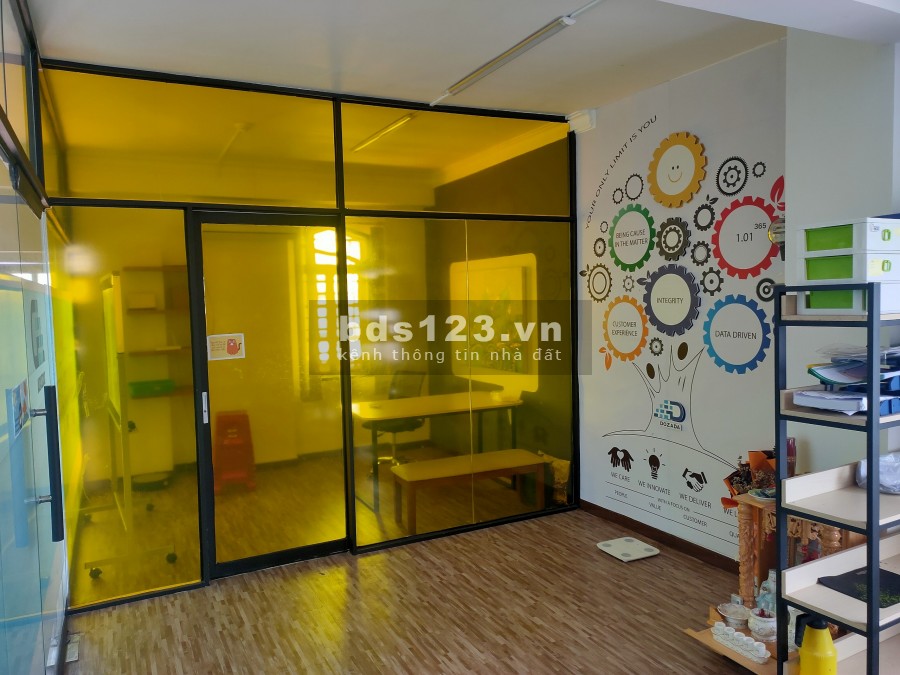 Cho thuê văn phong tại 53m2, rộng rãi, bao thoáng, có ban công, thoáng mát
