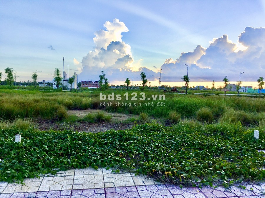 Đất nền gần trường học và công viên cách tòa nhà vietel =400m