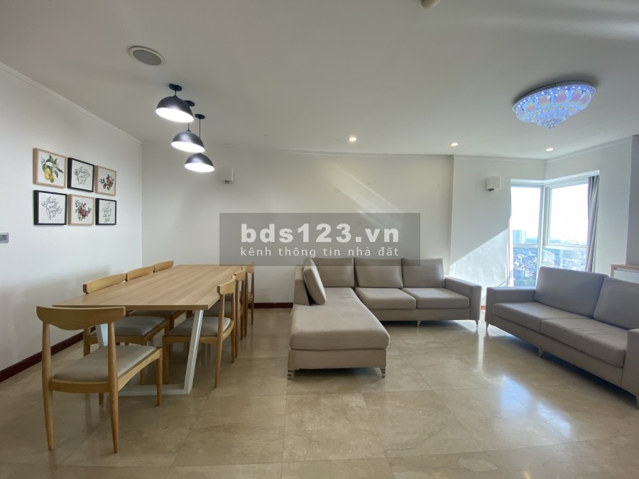 Bán căn hộ L1 Ciputra, 114m2, 3 phòng ngủ, ban công Tây Nam, tầng cao view cực thoáng.