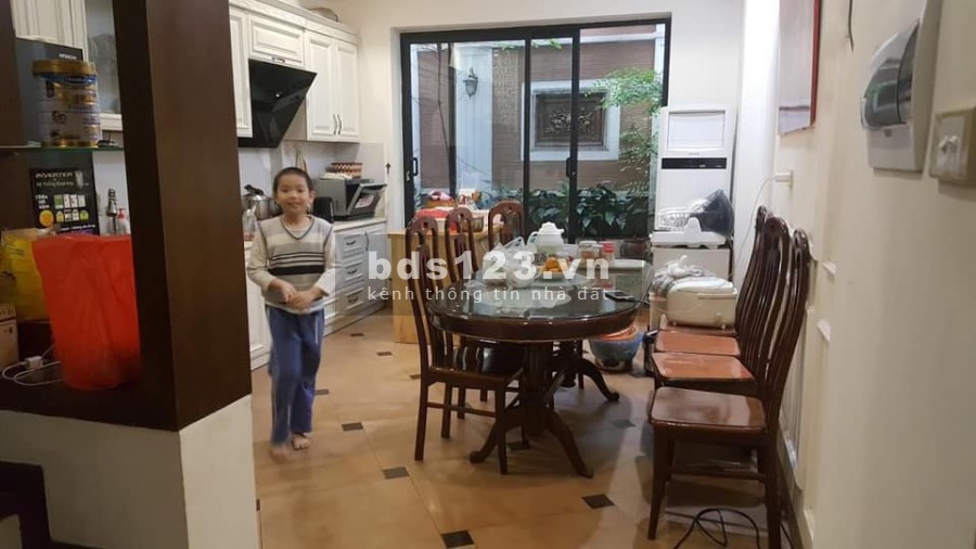Bán nhà 90m2, có thang máy tại Cầu Giấy, thiết kế hiện đại, ngõ rộng 2 ô tô tránh, 5 tầng