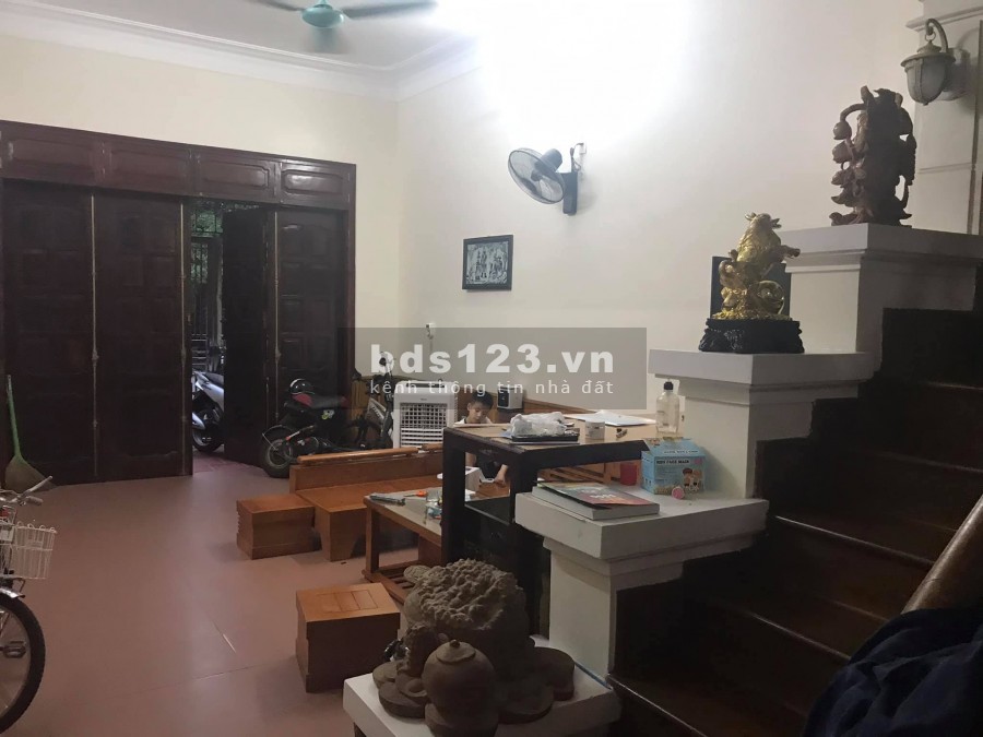 Bán nhà mặt phố Vũ Trọng Phụng, TP HD, 64m2, mt 4m, 3 tầng, 3 ngủ, sân cổng, vị trí VIP