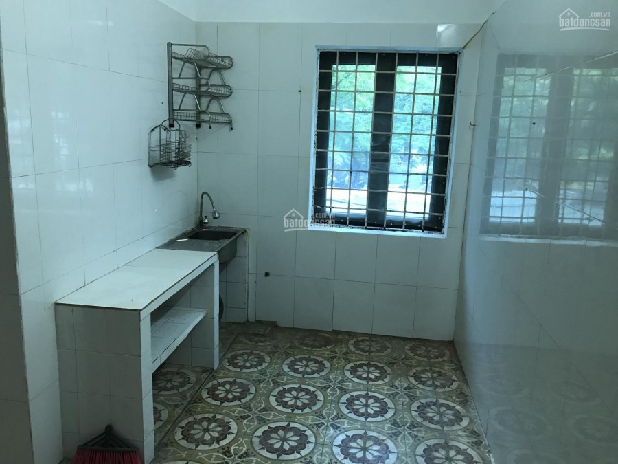 Chính chủ bán căn hộ chung cư số 213, tầng 2, C18 , Nguyên Hồng, Thành Công giá 2,2 tỷ