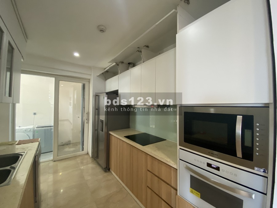 Bán căn hộ L1 Ciputra, 114m2, 3 phòng ngủ, ban công Tây Nam, tầng cao view cực thoáng.