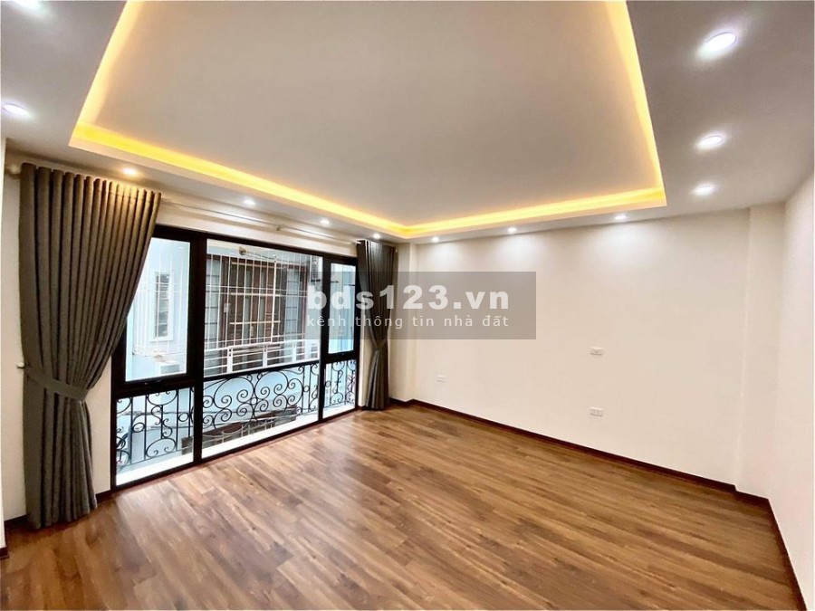 Cực phẩm Hoàng Quốc Việt 5 tâng, dt 65m2, 5 ngủ ngõ thông thoáng, giá chỉ 7.2 tỷ