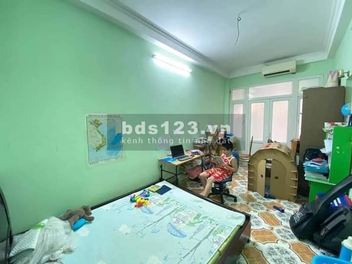 Bán nhà Xuân Thuỷ, Quận Cầu Giấy, dt 30m2, 5 tầng cách ô tô 40m2, giá chỉ 3.5 tỉ