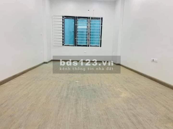 Bán nhà nguyên căn mới Trần Thái Tông, dt 35m2, 5 tầng, giá chỉ 4.7 tỷ