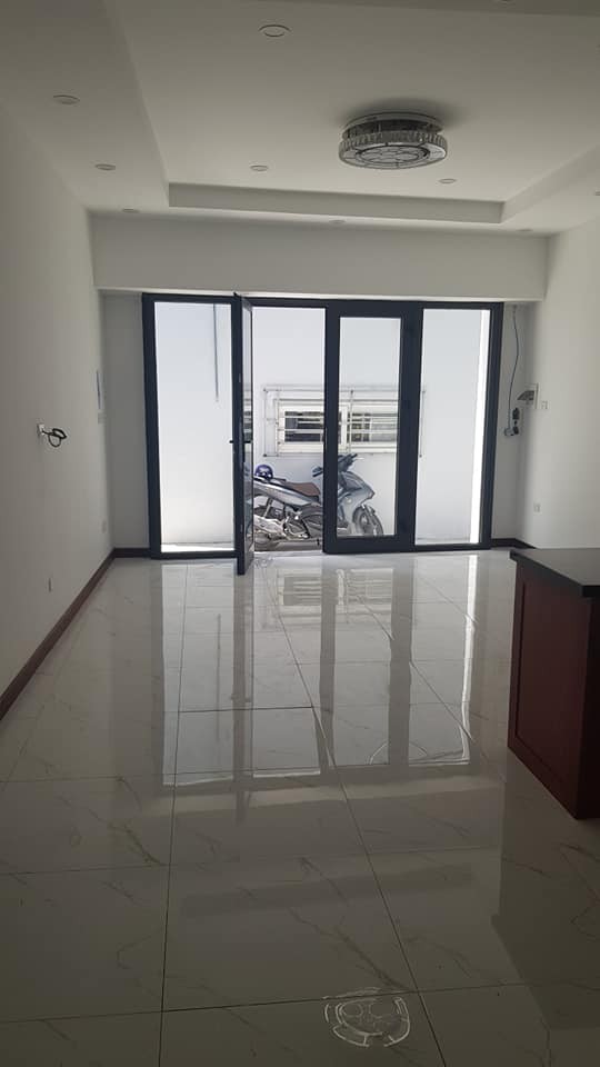 Bán nhà Võ Chí Công, nhà mới đẹp, 34m2 x 5 tầng, gần phố, nhỉnh 3 tỷ